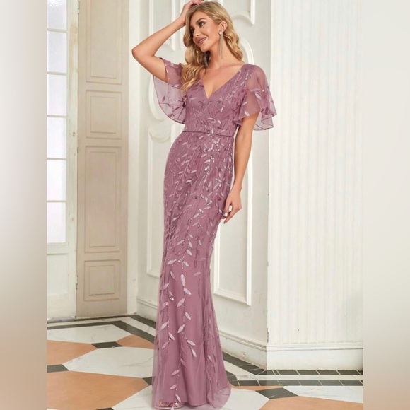 Elegant Dress - Picture 3 of 5